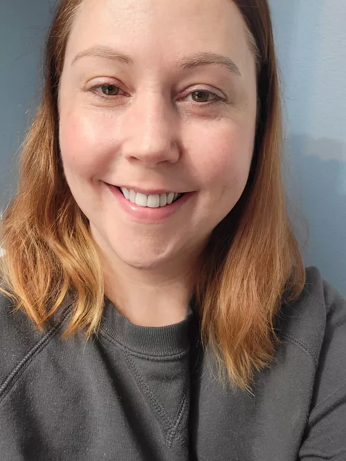 I don't believe in filters, so here's my face, flaws and all. What you get with a real mom. Would you still bend me over?