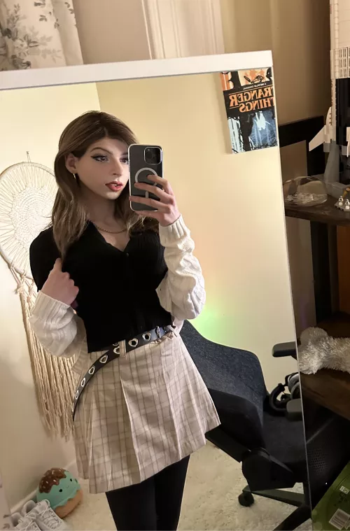 i hate being single i just need some older guy to come sweep me off my feet