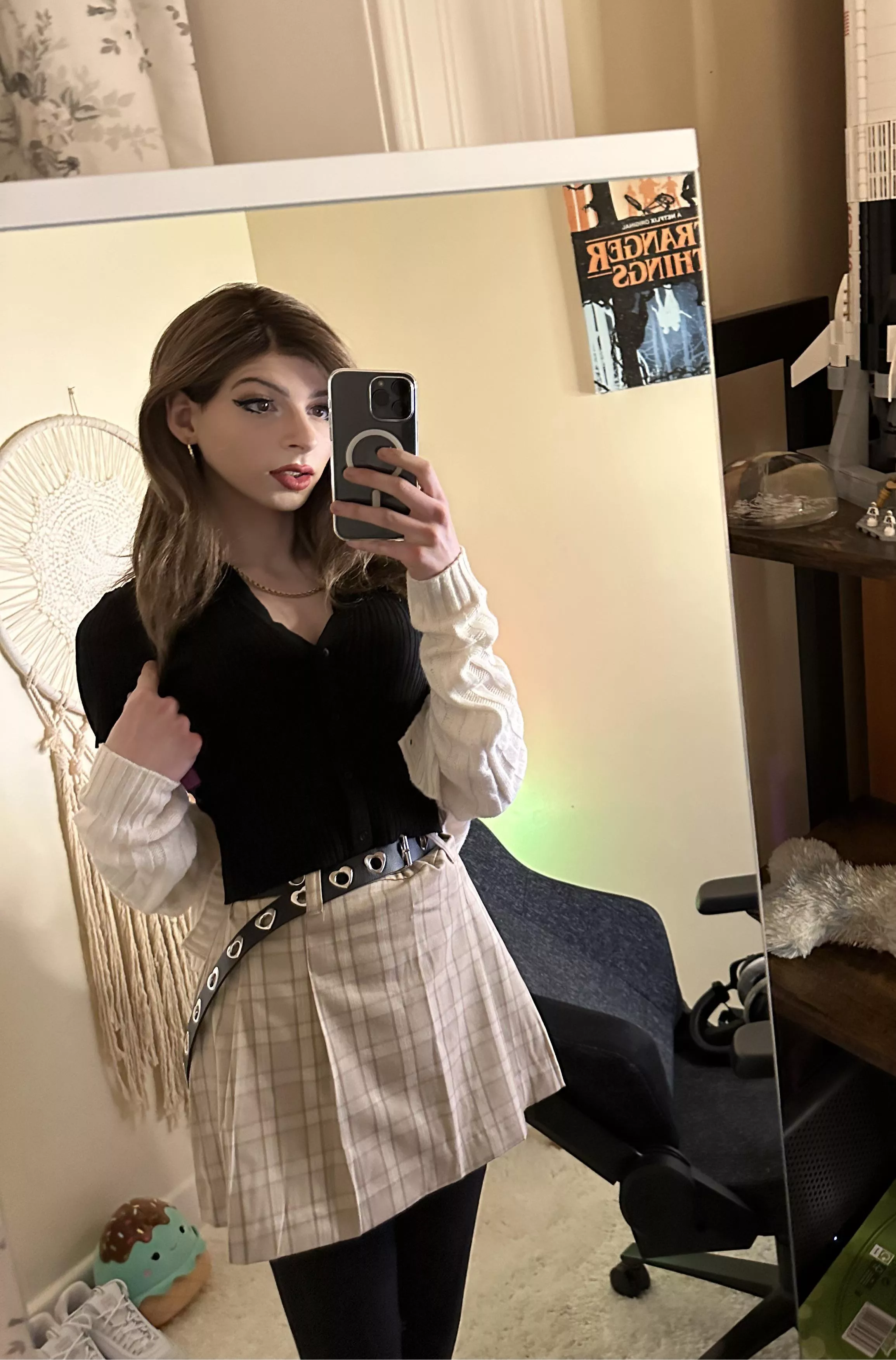 i hate being single i just need some older guy to come sweep me off my feet