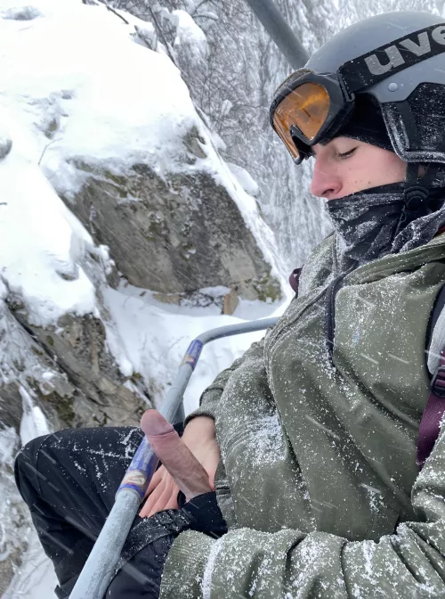 It’s cold out here, can I get a warm mouth for this?😏