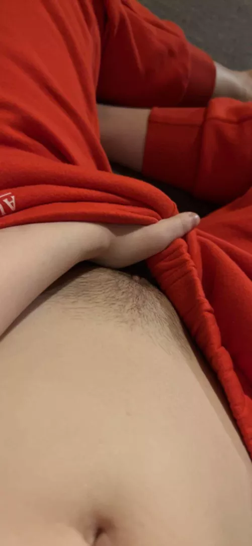 Just showing you my hairy pussy at school 🫣