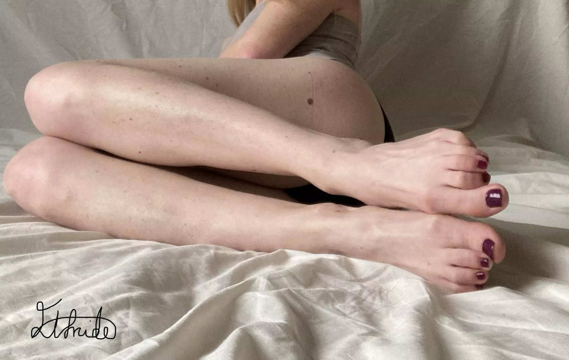 Long legs and scarlet toes