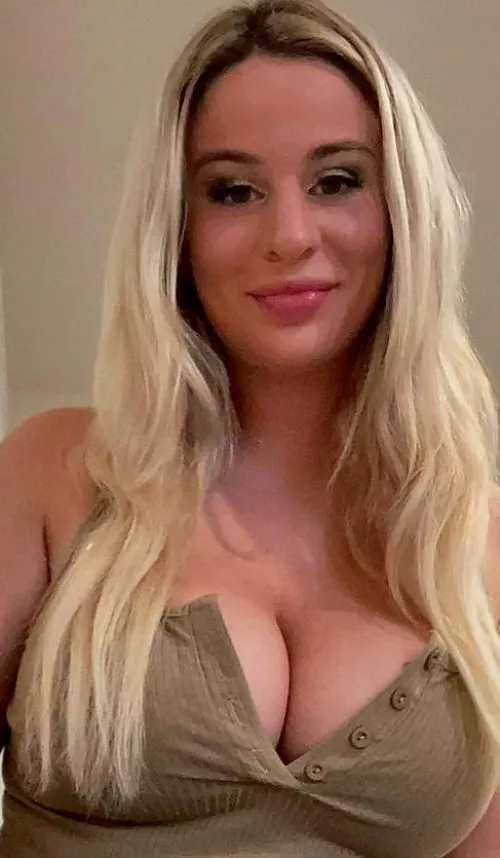 Nessa with the cleavage