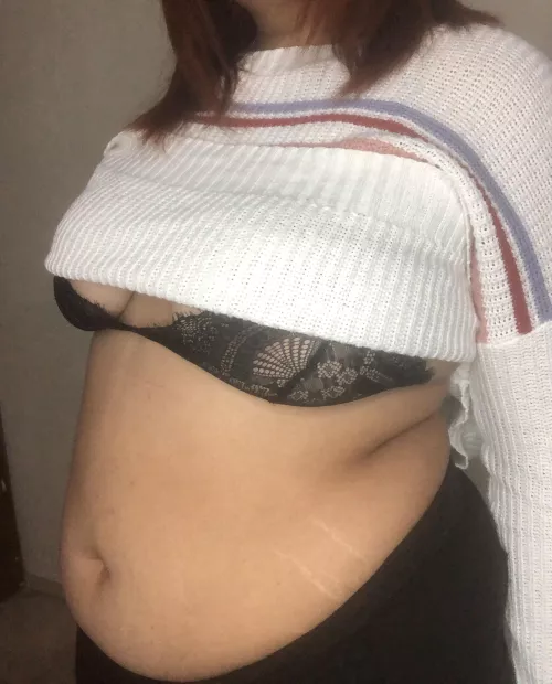 No cap. Just a cute belly
