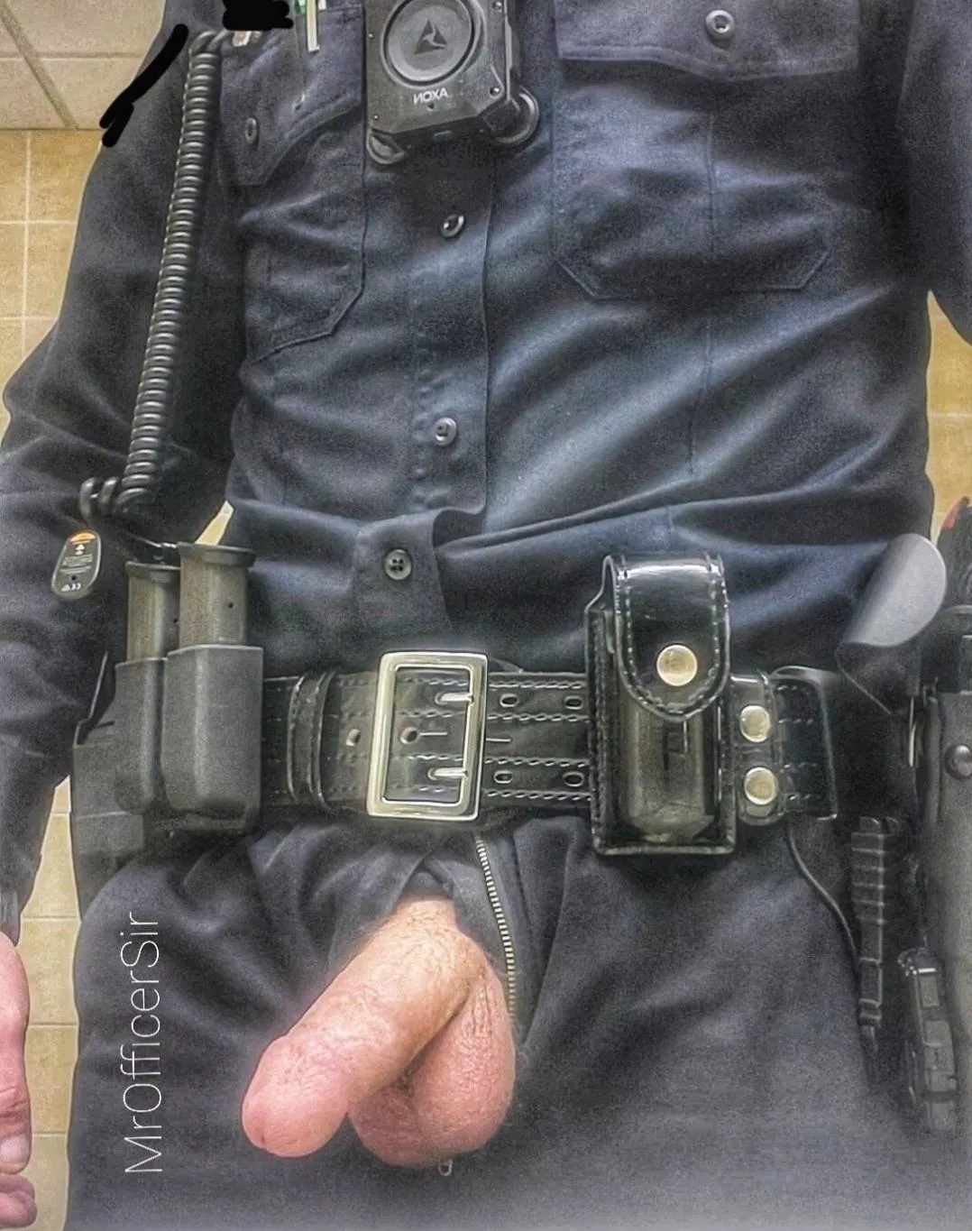 Off duty this weekend. Keep me occupied with unsolicited nudes while drinking green beer 🍻🥵🔥