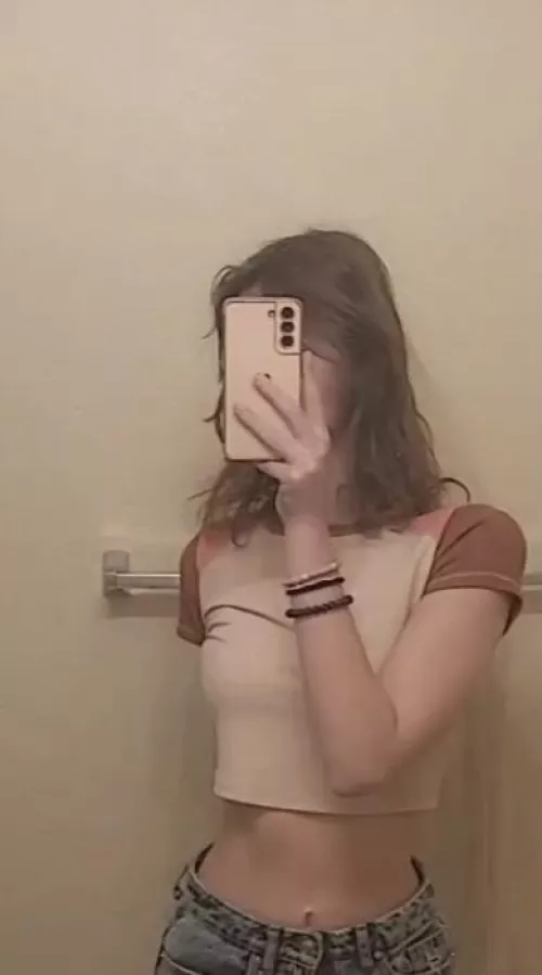 This a good outfit for our date later ;)