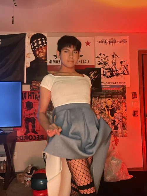 yes yes that's an among us helmet 🫶