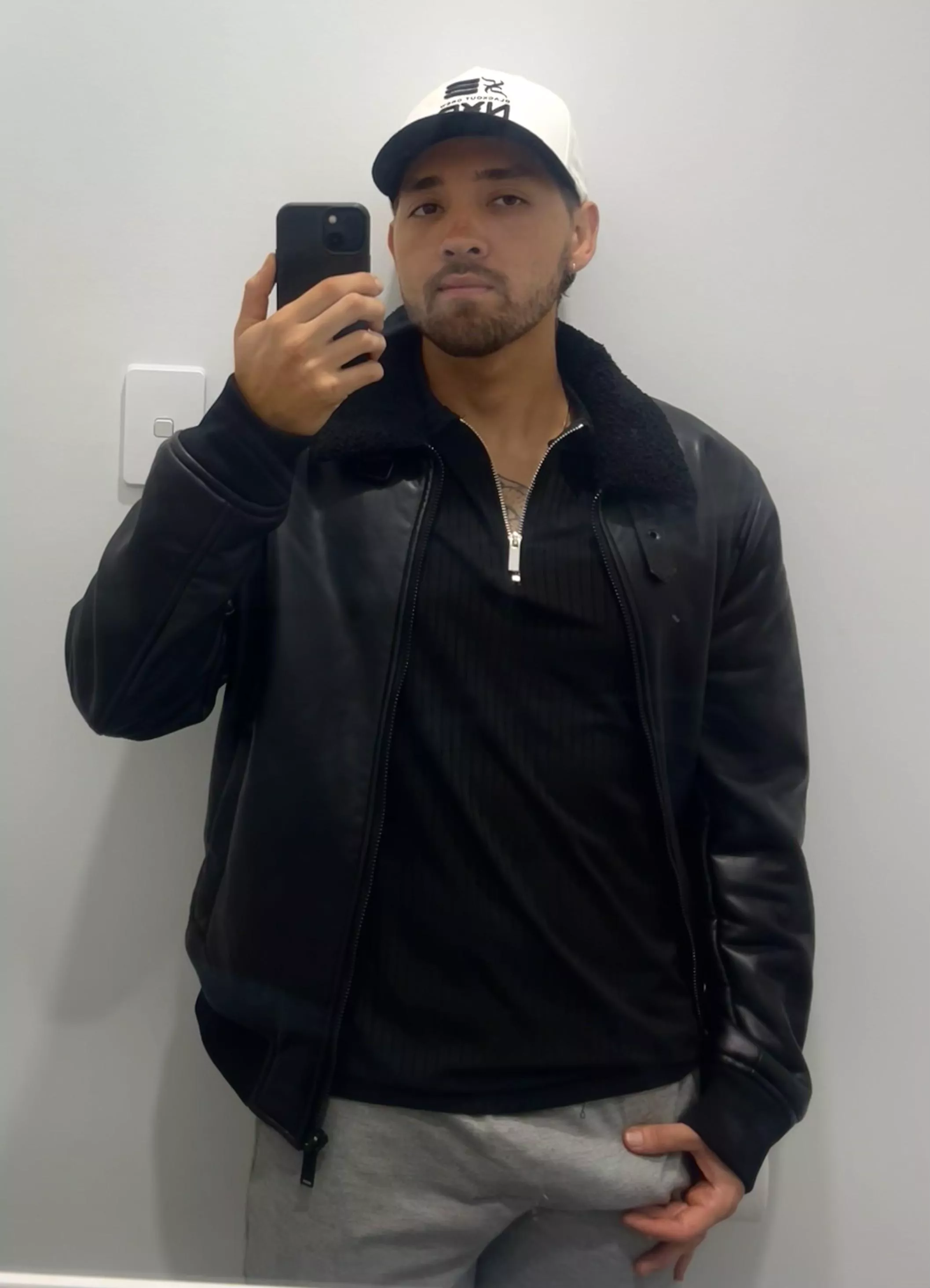 (25) I’m here bro come out