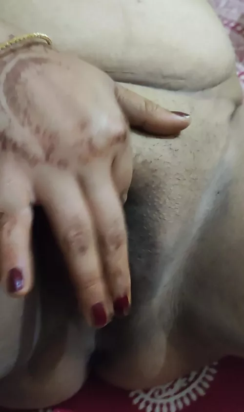 Any Arab/Pakistani alpha wants to degrade me racially ,a bengali wife. pic hunters stay away