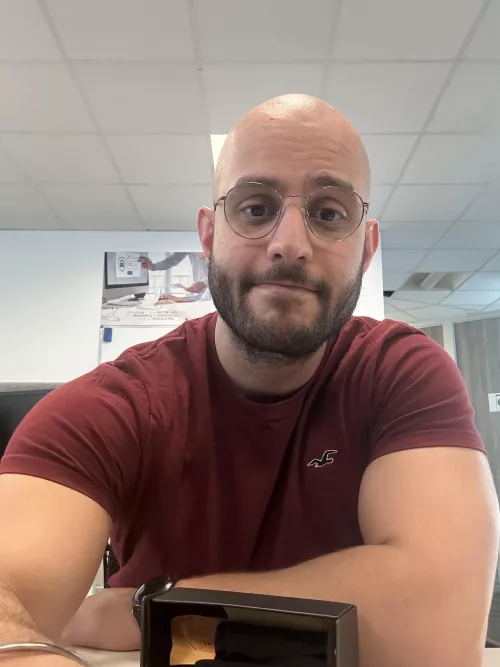 Bonjour, hope everyone is enjoying their Friday night!