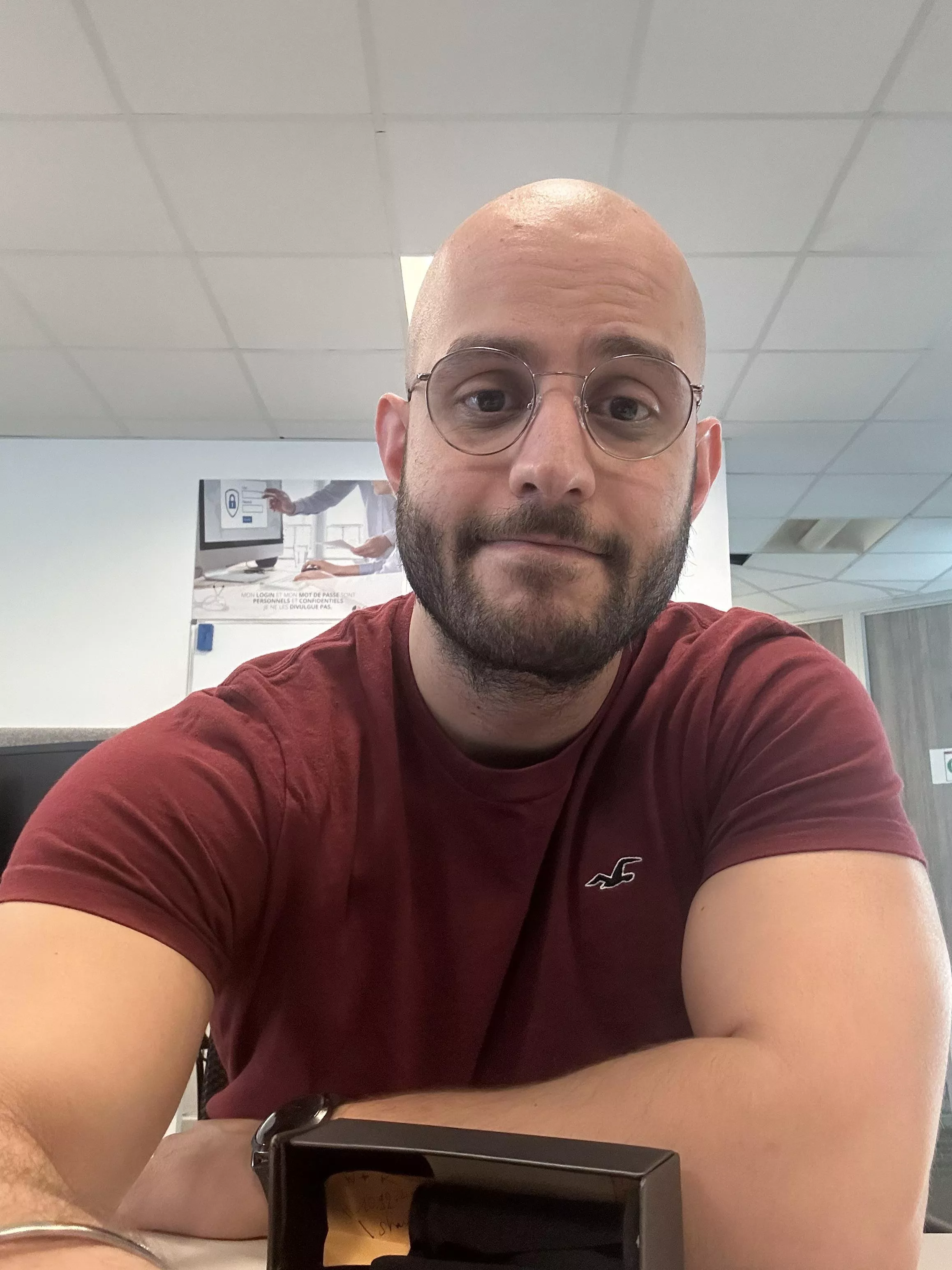 Bonjour, hope everyone is enjoying their Friday night!