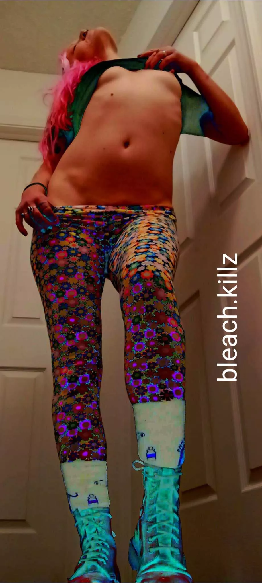 Bored and HORNY. Play with my holes while I suck you off?