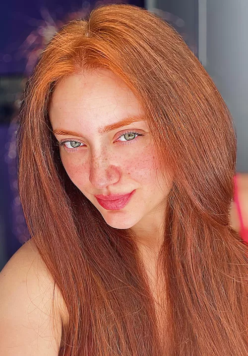 [F] washed face with a natural sun light