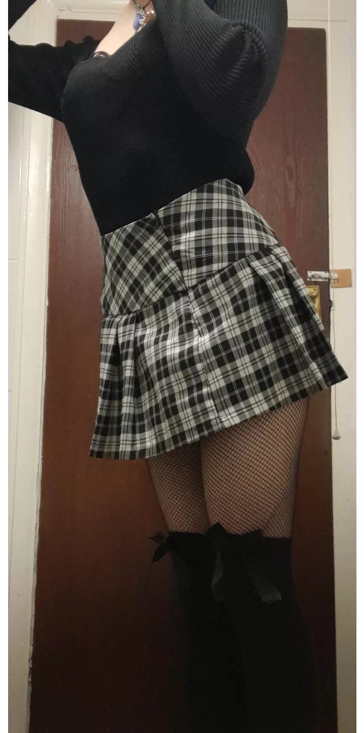 genuinely had the worst day of my life today. im so tired. weirdly enough posting here and talking to you lovely lot always helps <3