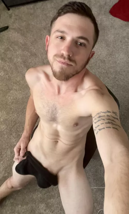 Gotta love having the house alone and roommate gone for the weekend, maybe I’ll get another tattoo 😂