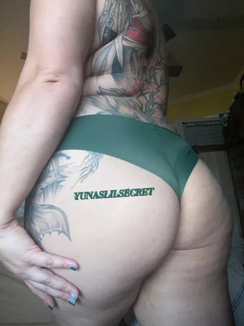 Hello :) ! [selling] undies, pics/vids, customs, GFE, sexting, and premium :) [US] [F]