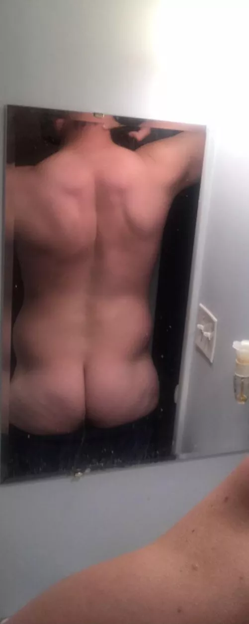 Hey babe, what would you make (M)e do if we’re alone in the locker room?