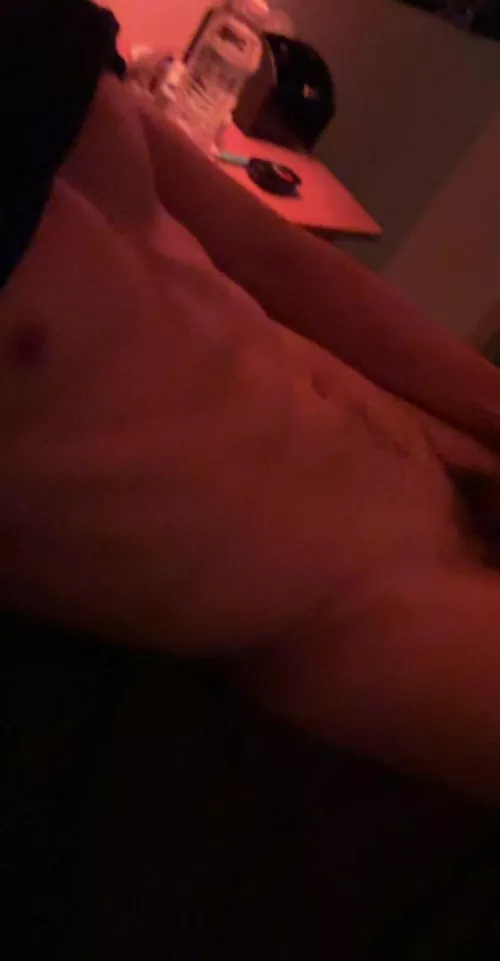 I am really kinky... love worshipping muscles, licking abs, licking and smelling armpits, getting spit at my face and in my mouth