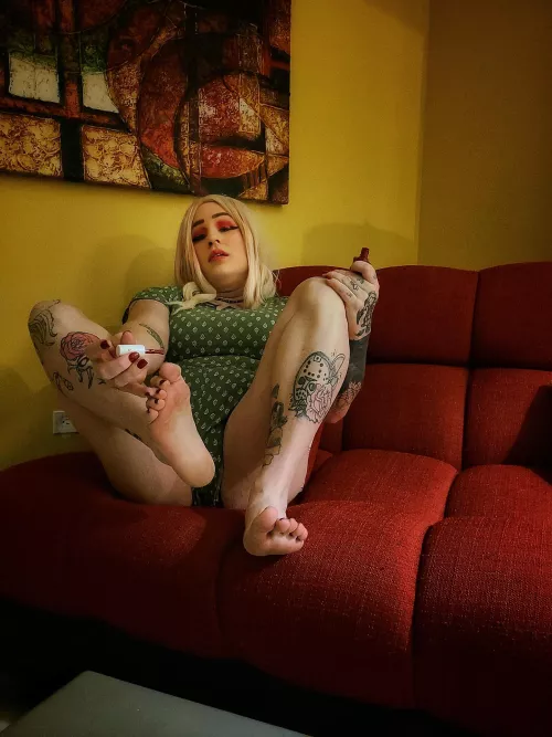 I get horny when I paint my toes. 🏳️‍⚧️💗