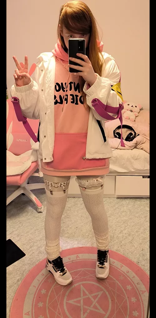 Its fun to stand out in public 💕