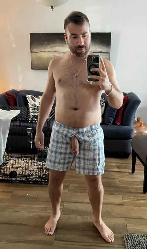 Married Mexican gay guy living in Toronto, some straight guy who need to be sucked?