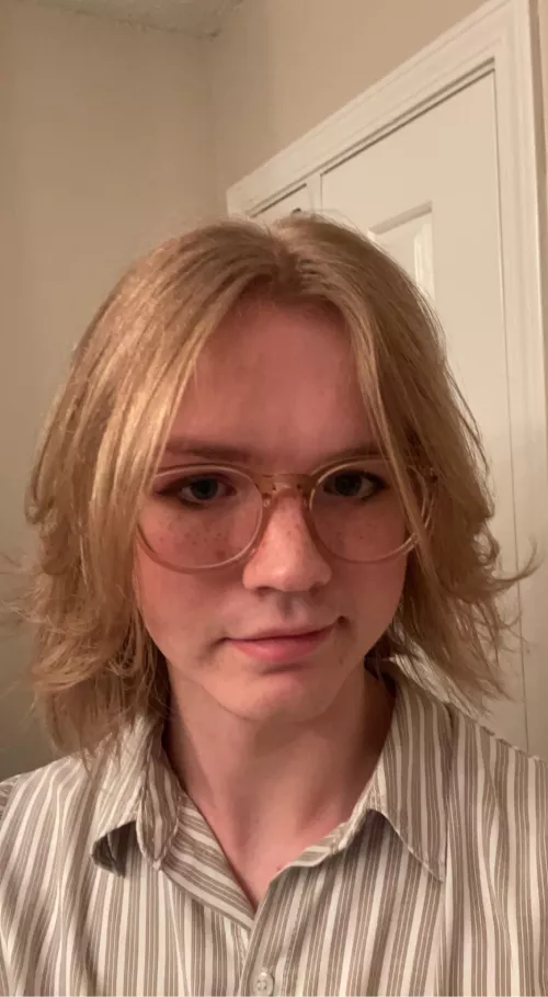 no filter this time, maybe ill try some fem clothes soon 🤔