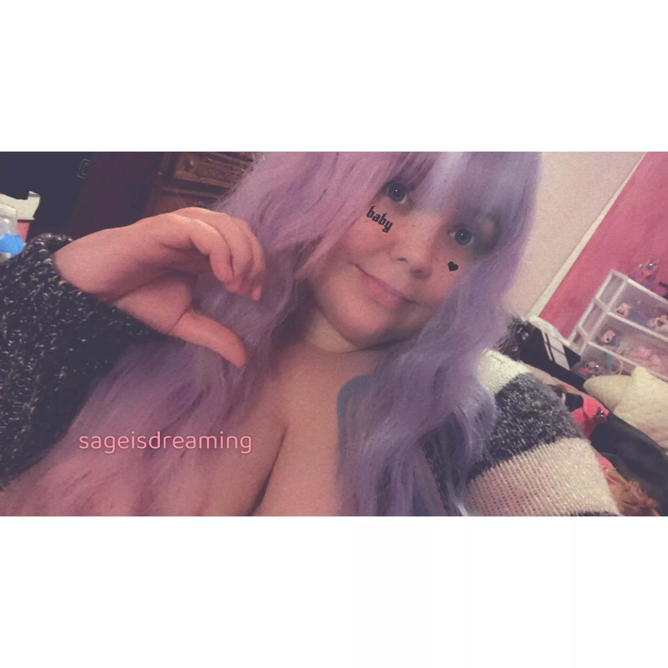 pov: your gf misses you so she snaps you a cute selfie 🥰