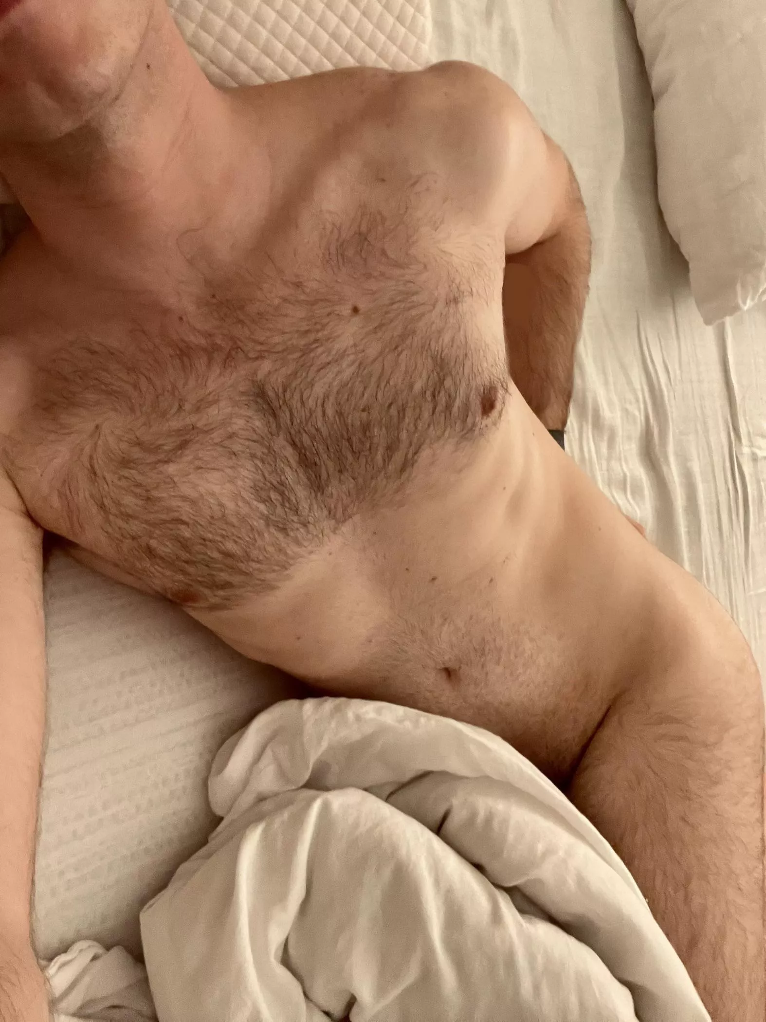 Sleeping is always better with no clothes on. 🥵😴