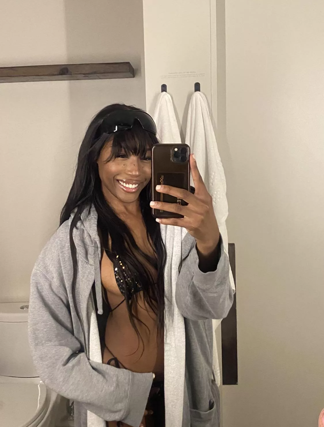 smiling bc i can finally stream on twitch tomorrow 🧸🥰⭐️