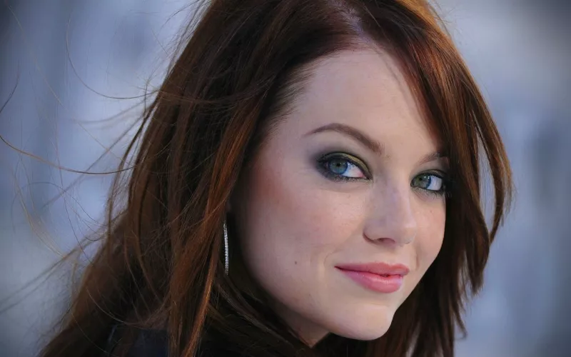 The very beautiful Emma Stone [cross-post from r/PaleGirls]