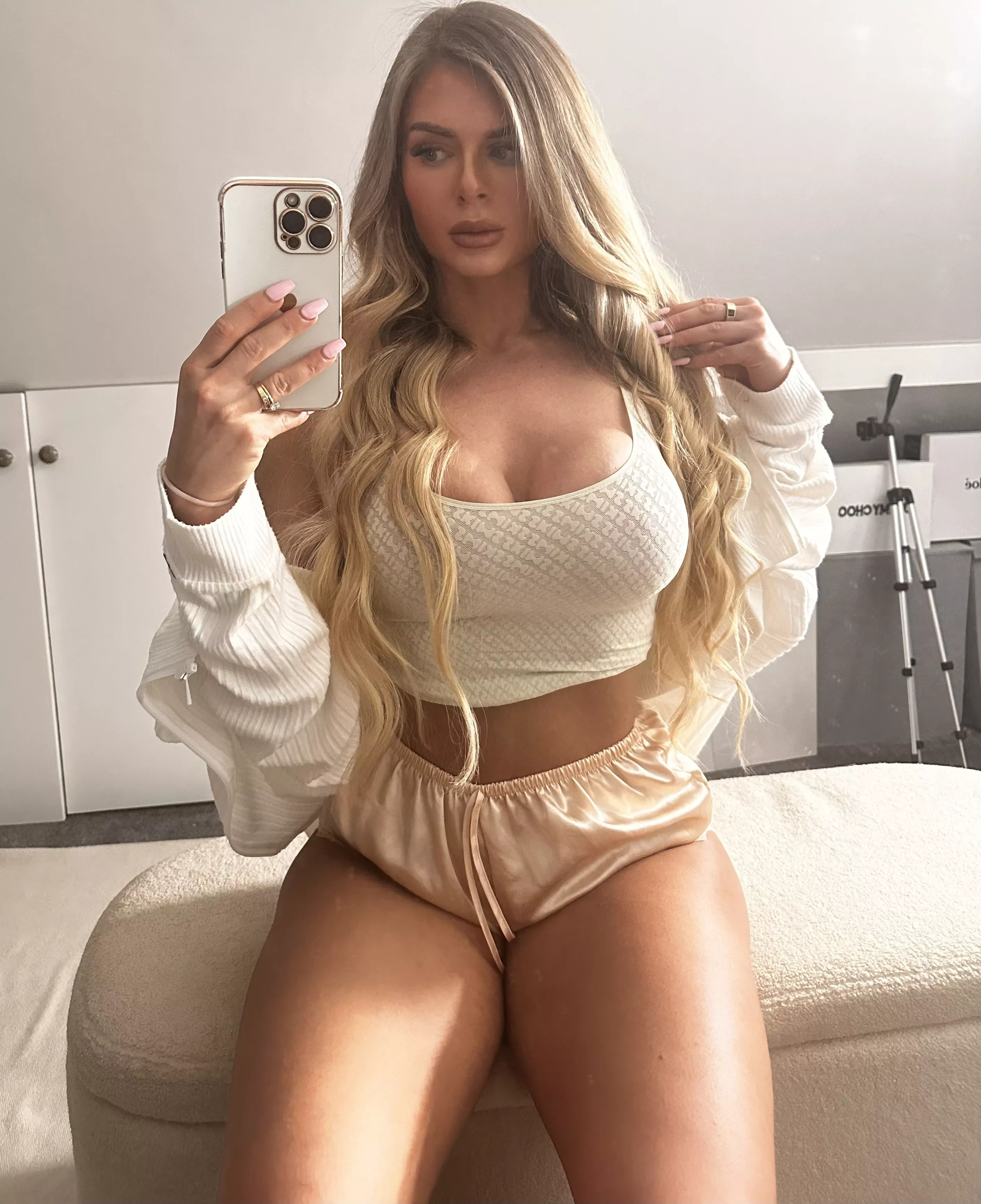 Well.. would you just stare at me?