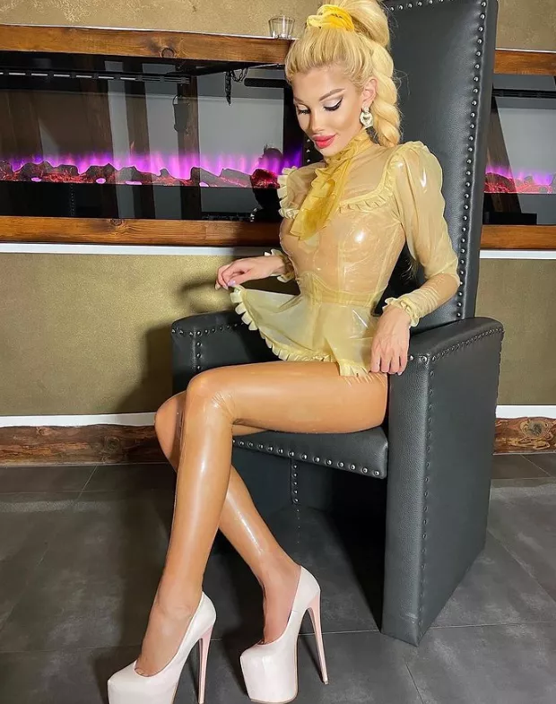 Which latex part of me is your favorite? 👀