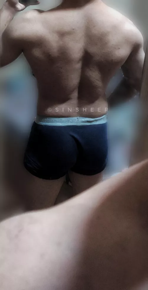 Wild people have wider back. [M]