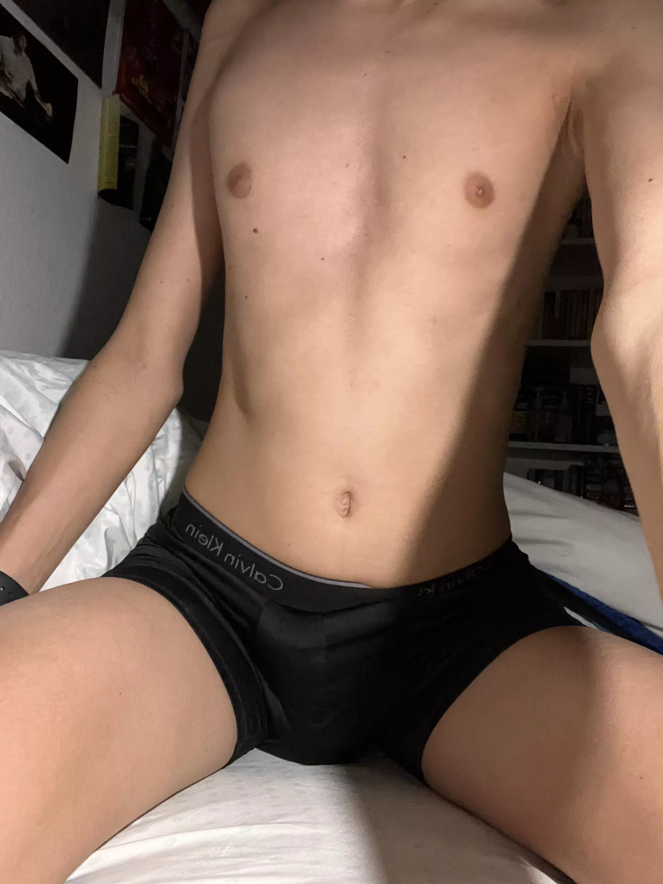 19 m looking for cubs, dad bods, and chubby guys 18-25 // sc: Calvinx1199