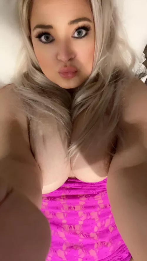 Am I the kinda milf you’re looking for? 😉