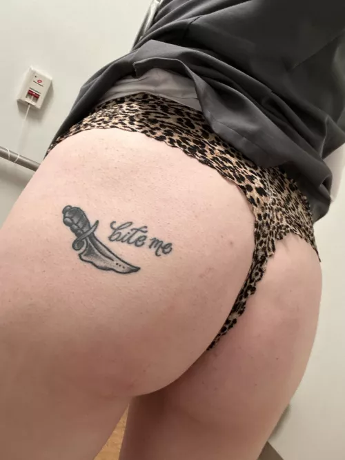 Bend me over and spread my cheeks😈