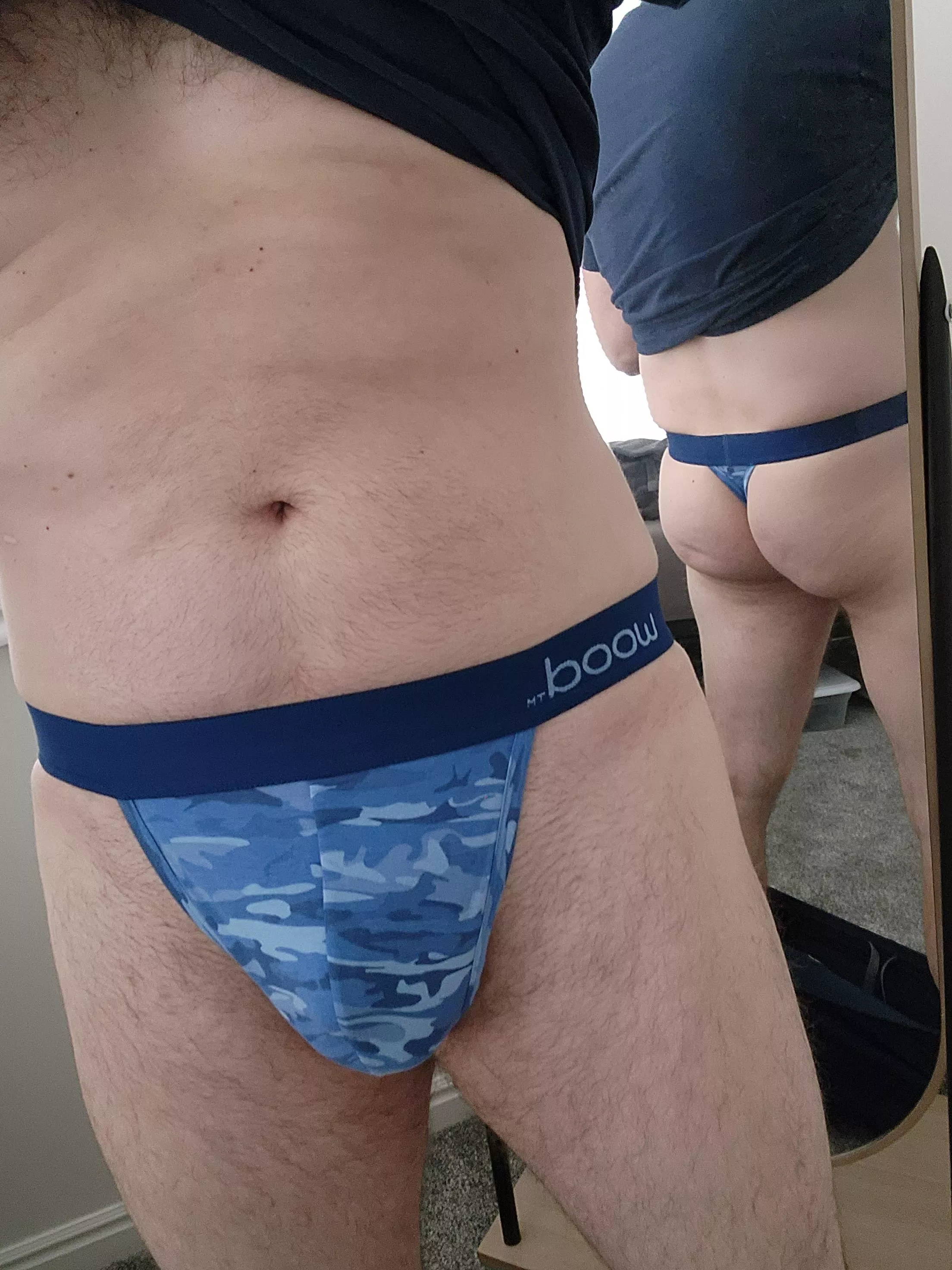 Clever selfie of both sides, Thots?