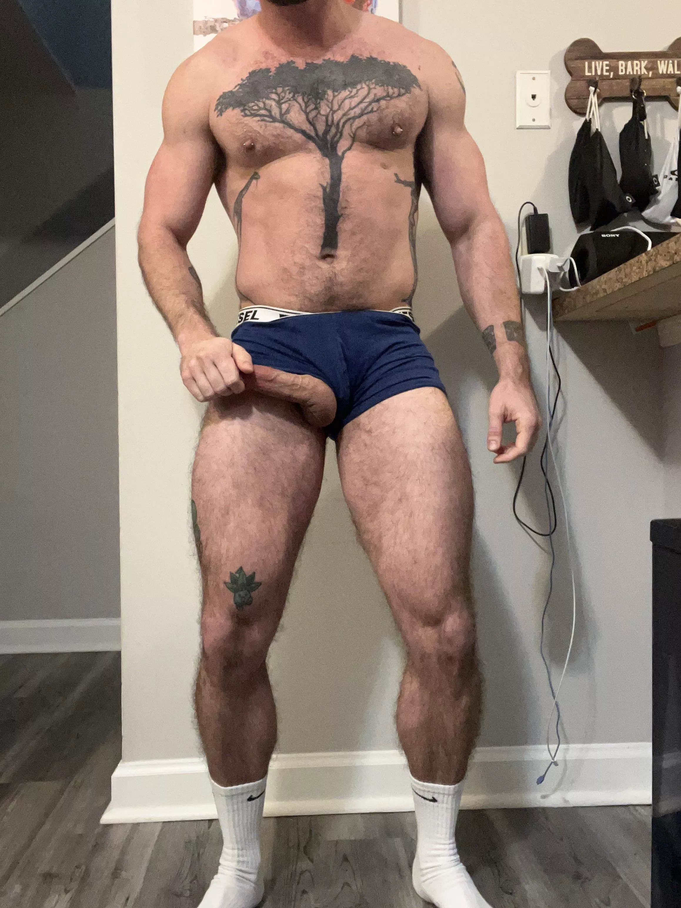 Do thick thighs make the dick rise? (32)