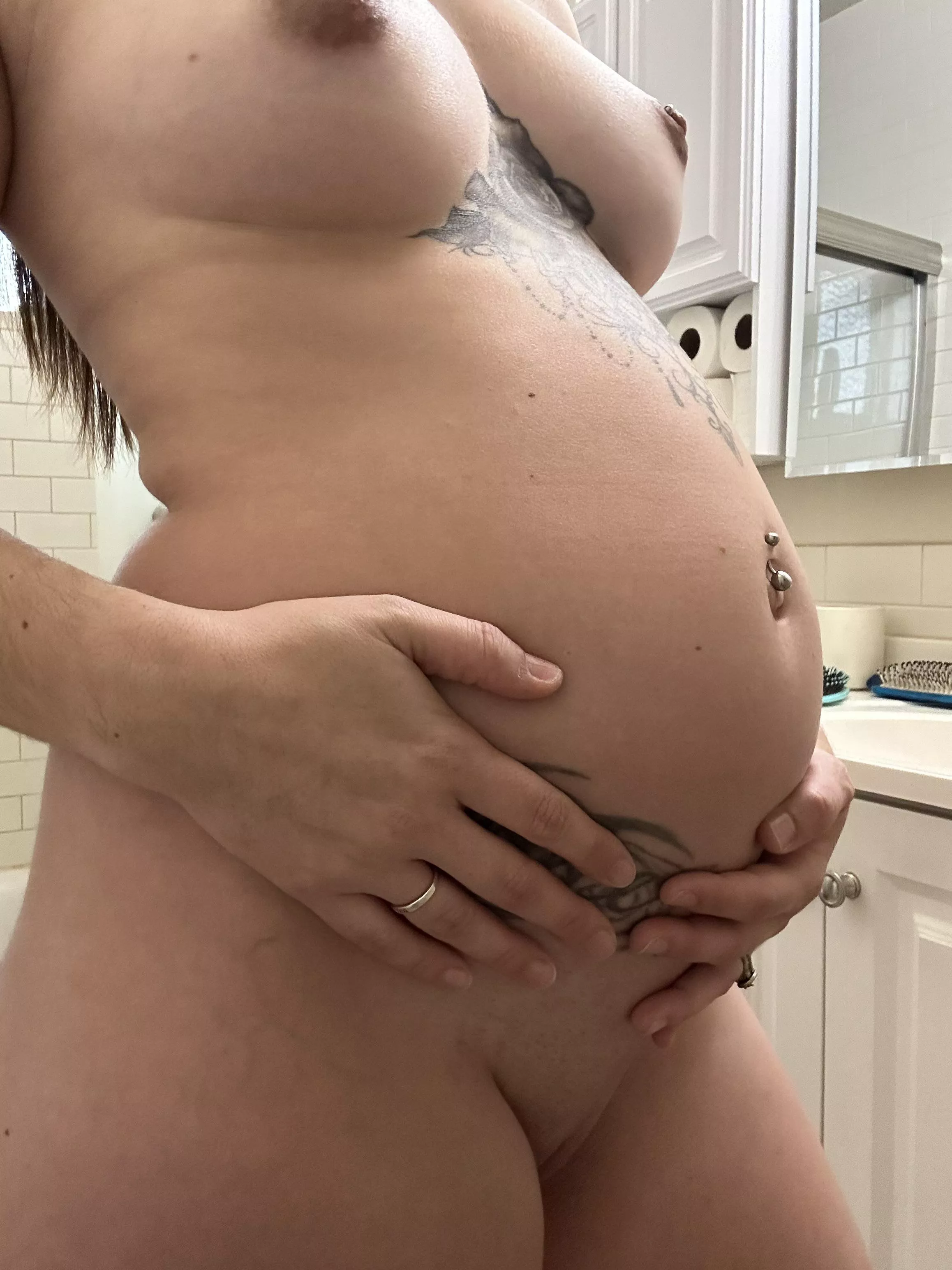 Do to think my belly would look good while I’m riding your dick? 🤤