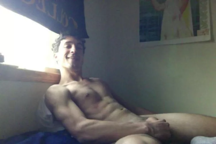 Enjoying the weekend 😇 (M,27,6'2