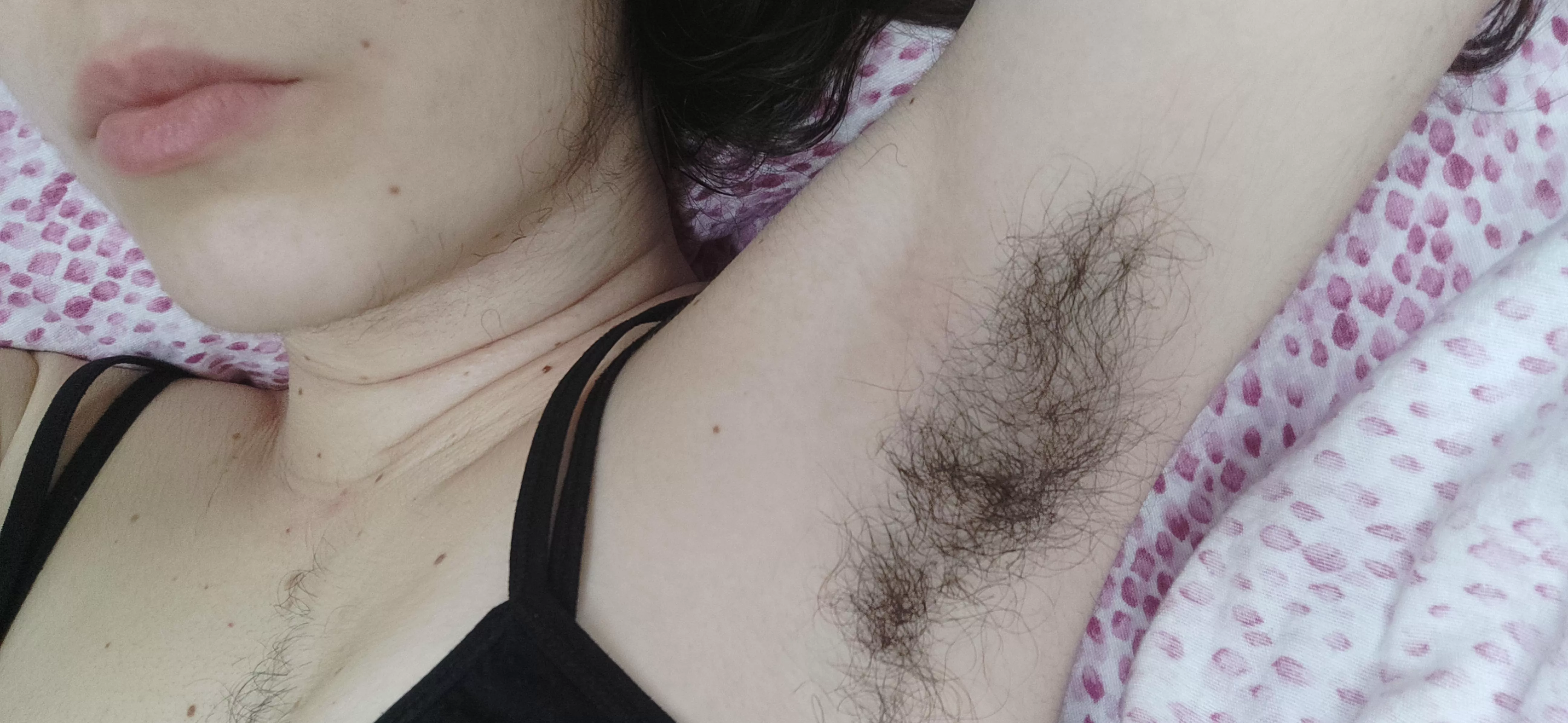I love to comb my super hairy pits