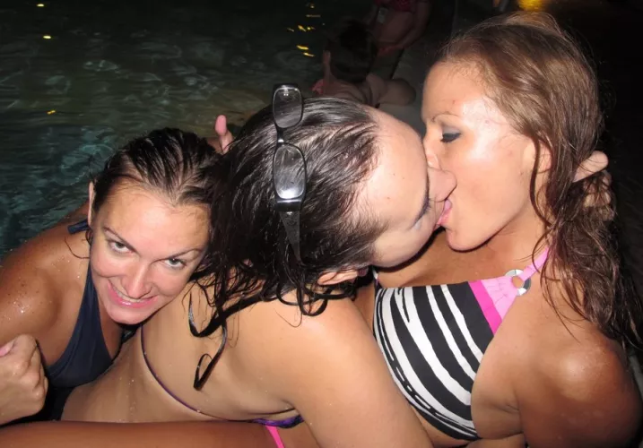 I think the girl on the left is jealous