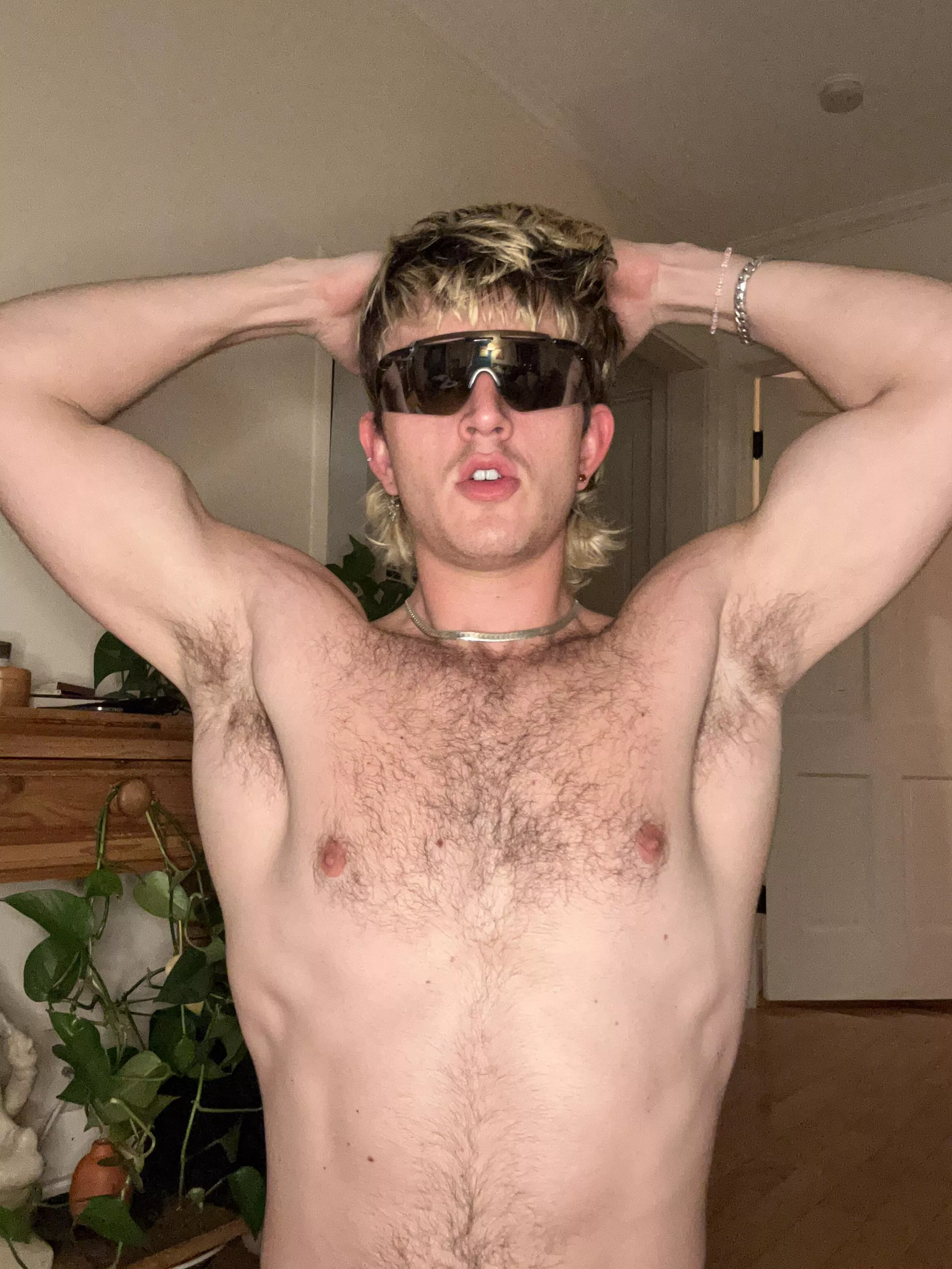 I wish we could all smell each others pits :(