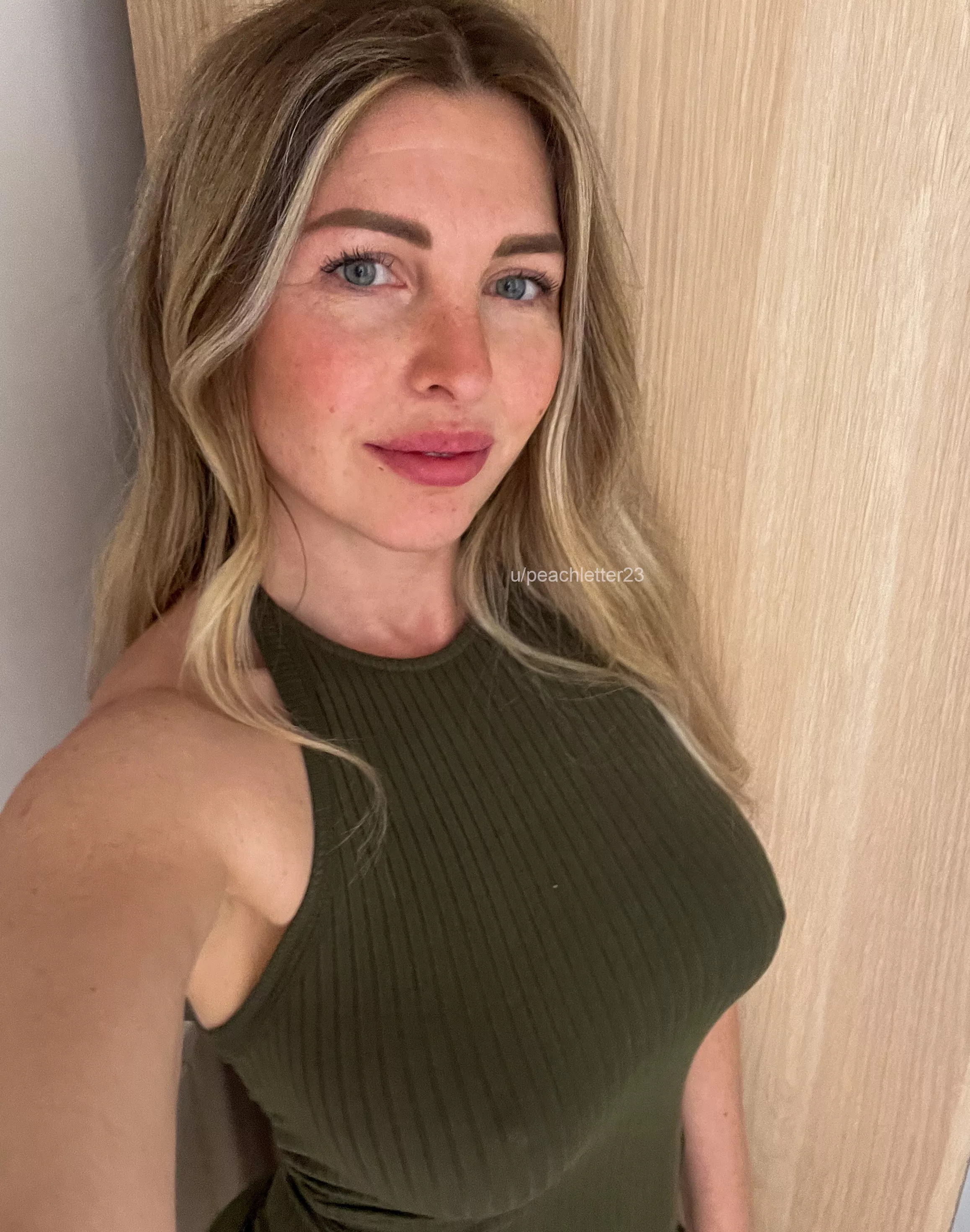 It's a happy and braless Sunday!