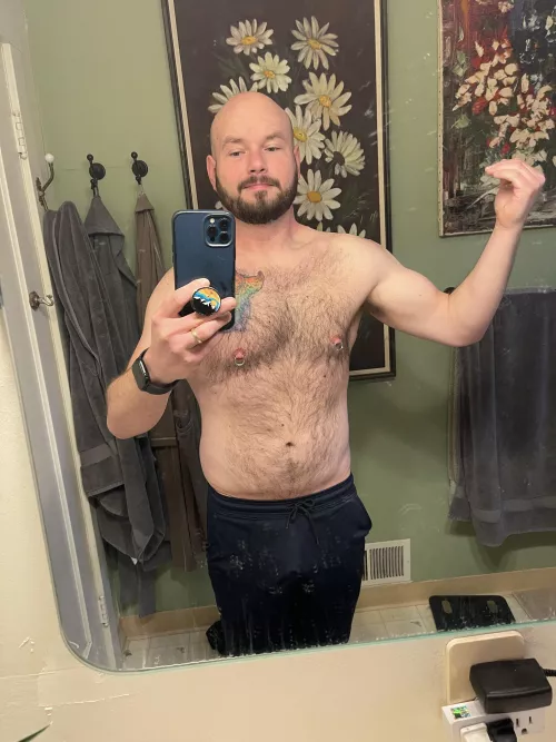 I’ve been working on the chest/arms lately (Don’t mind the sleepy morning face)