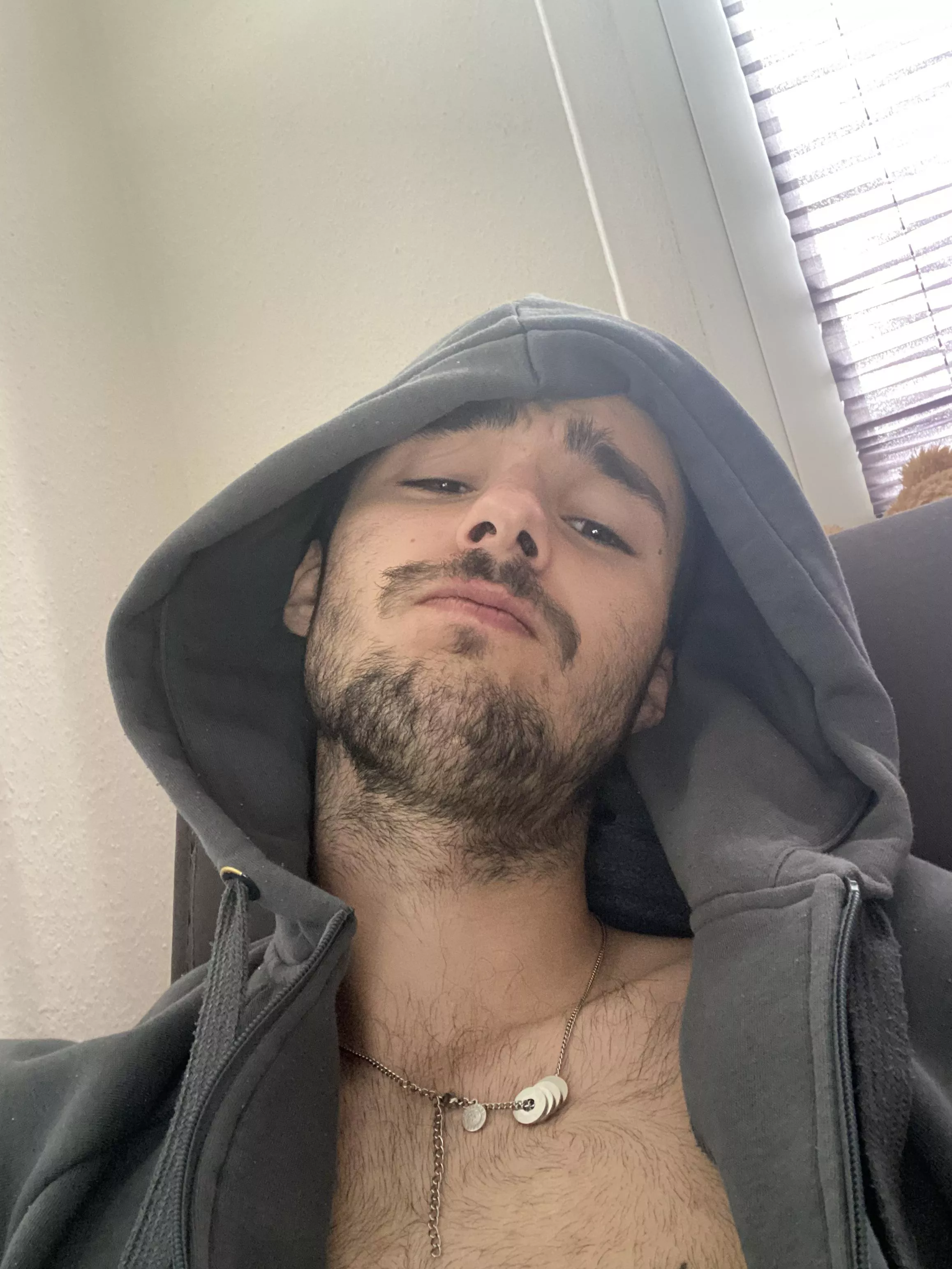 Lazy headache day. Hmu