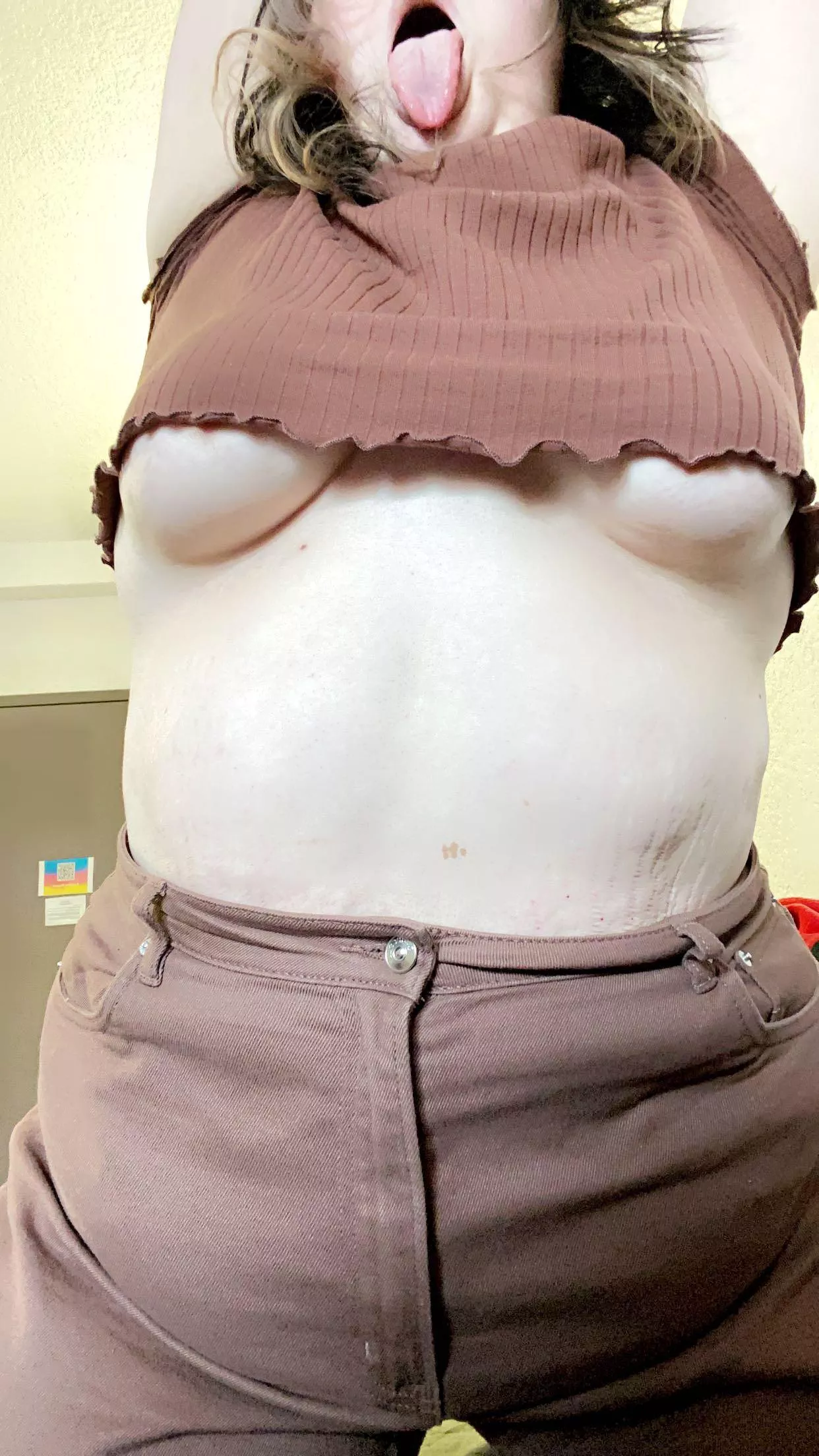 Let me lick your pretty holes clean👅