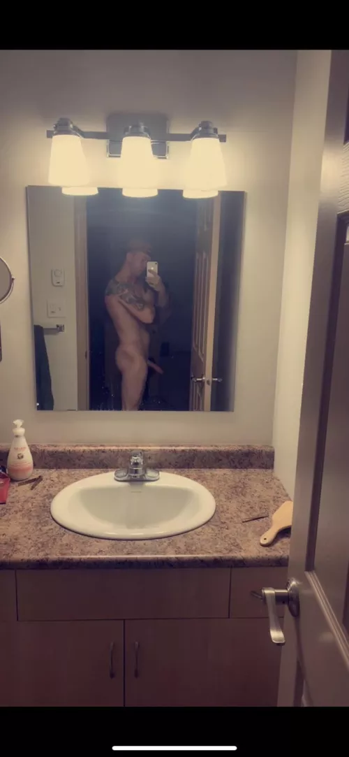 (M) 24 what do you think of my dilf body