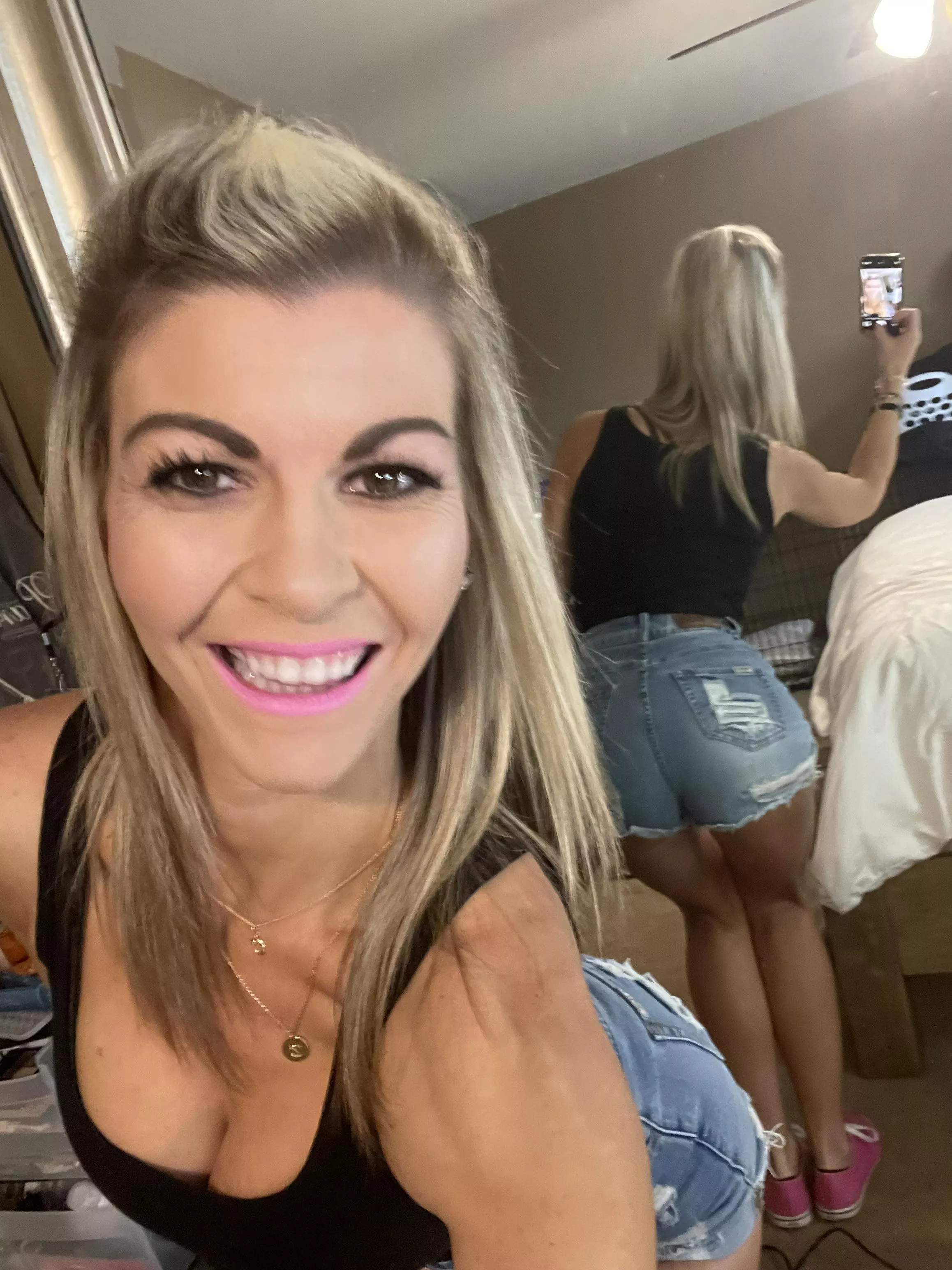 Might not be a hot wife but I bet you would take a second look if you walked past me……..