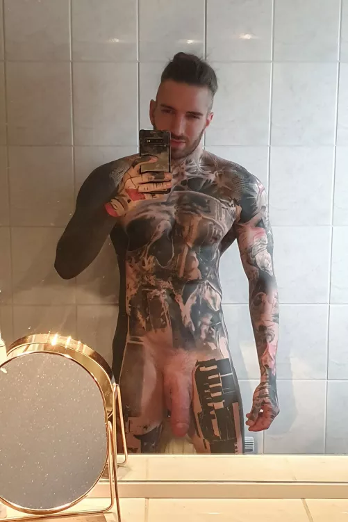 mirror selfie after shower (: